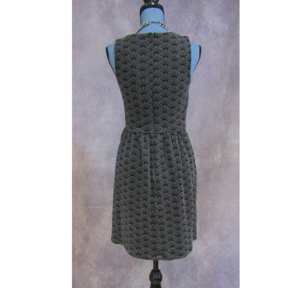 💎HP💎 LOFT Gray & Black Knit Fan Dress Size 4 - Picture 3 of 5